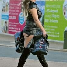 Lisa Appleton exhibe ses fesses, sa petite culotte et ses gros seins à Blackpool