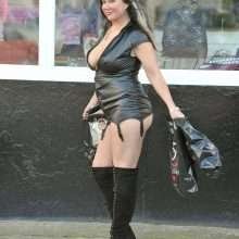 Lisa Appleton exhibe ses fesses, sa petite culotte et ses gros seins à Blackpool