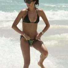Megan McKeena en bikini string à La Barbade