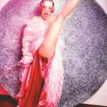 Miley Cyrus pose dans Wonderland Magazine