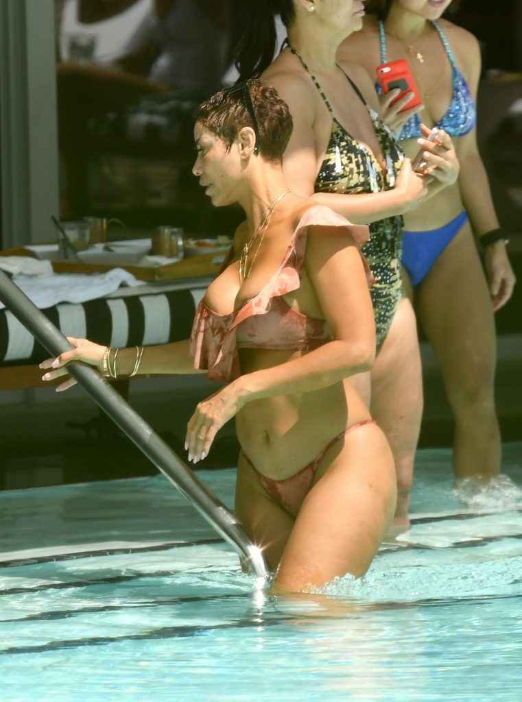 Nicole Murphy en bikini à Miami Beach