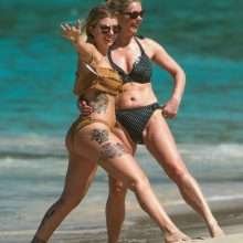 Olivia Buckland toujours en bikini à La Barbade