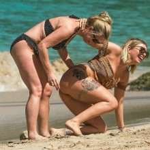 Olivia Buckland toujours en bikini à La Barbade