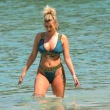 Olivia Buckland enfile les bikinis à La Barbade