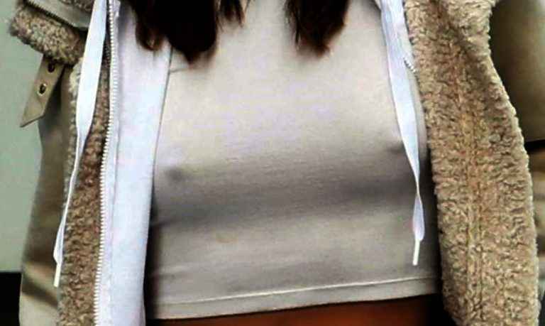 Olivia Munn a les seins qui pointent à Vancouver