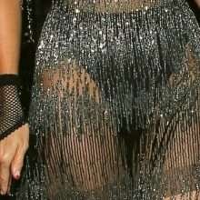 Paris Hilton dans une robe transparente