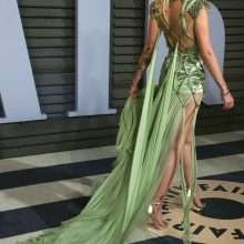 Paris Jackson ouvre la robe chez Vanity Fair