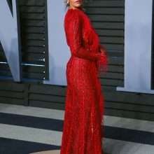 Rita Ora dans une robe transparente chez Vanity Fair