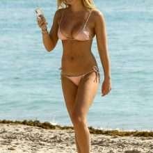 Samantha Hoopes en bikini à Miami