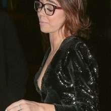 Oups, Sarah Hyland exhibe un sein nu aux iHeartRadio Music Awards