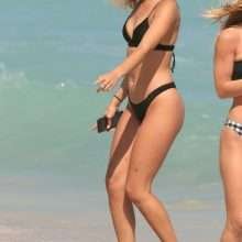 Selena Weber en bikini à Miami Beach