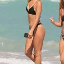 Selena Weber en bikini à Miami Beach
