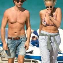 Sharon Stone en bikini à Miami Beach