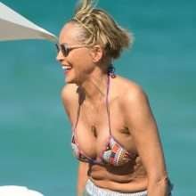 Sharon Stone en bikini à Miami Beach