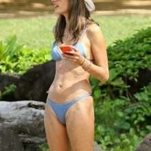 Alessandra Ambrosio en bikini à Hawaii