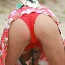 Alessandra Ambrosio dans un bikini rouge à Hawaii