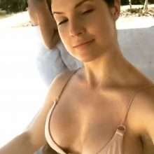 Amanda Cerny en bikini aux Bahamas