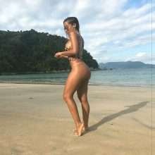 Anitta en maillot de bain à Rio