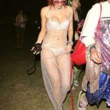 Bella Thorne en bikini à Coachella
