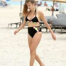 Cathy Hummels dans un bikini noir à Miami