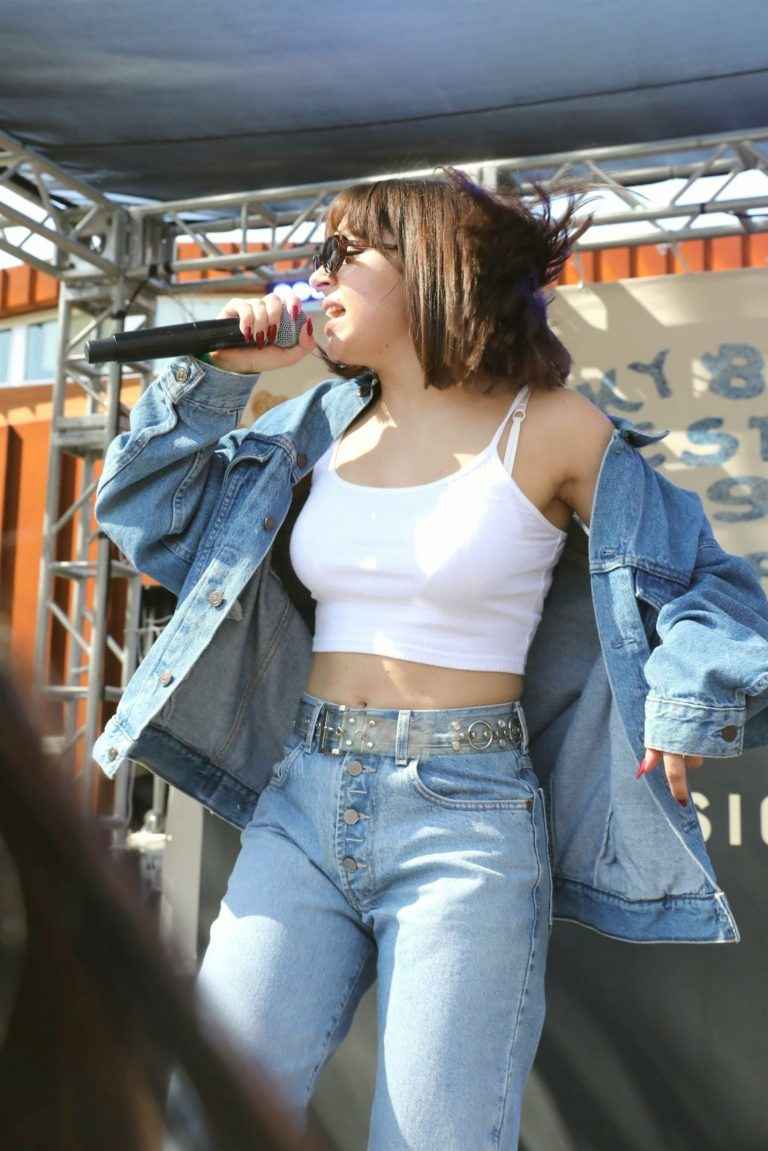 Charli XCX en concert à Palm Springs