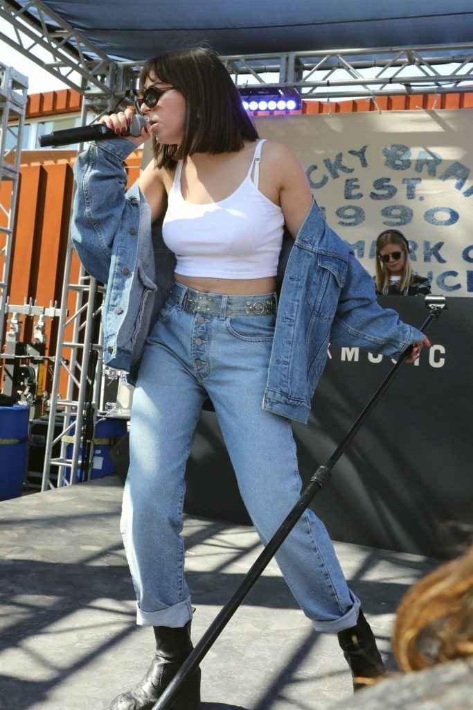 Charli XCX en concert à Palm Springs