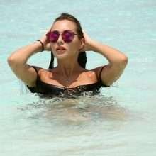 Chloe Goodman dans un bikini noir à Dubaï