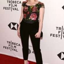 Christina Hendricks, un décolleté massif au Festival du film de Tribeca