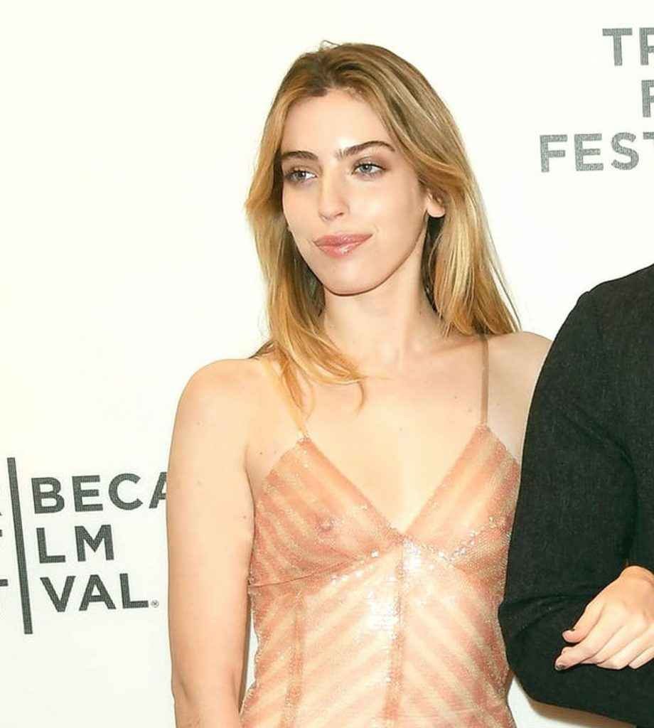 Clara McGregor sein snus par transarence au festival du film de Tribeca