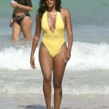 Claudia Jordan en maillot de bain à Miami Beach