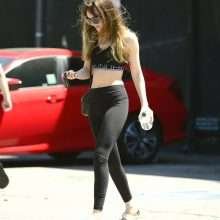 Dakota Johnson en leggings à Los Angeles