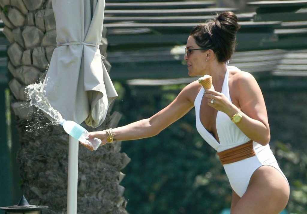 Danielle Lloyd en maillot de bain à Hawaii
