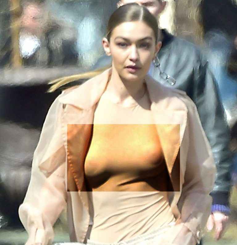 Gigi Hadid seins nus par transparence à New-York