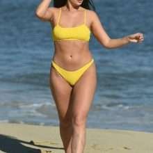 Hayley Fanshaw dans un bikini jaune