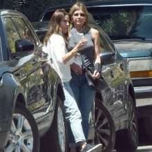 Jennifer Aniston a les seins qui pointent à Los Angeles