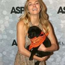 Jessica Hart au 21eme ASPCA Bergh Ball à New-York