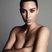 Kim Kardashian pose nue