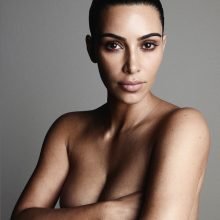 Kim Kardashian pose nue