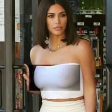 Kim Kardashian sans soutien-gorge à Los Angeles