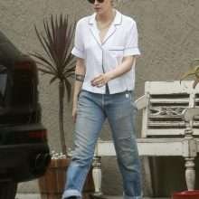 Kristen Stewart se balade sans soutien-gorge à Los Angeles