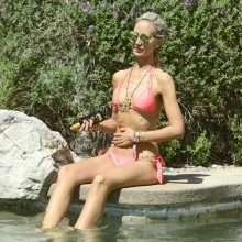 Lady Victoria Hervey en bikini à Coachella 2018