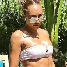 Melanie Brown en bikini à Palm Springs