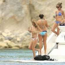 Millie Mackintosh seins nus à Ibiza
