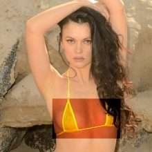 Natasha Blasik en mini bikini à Malibu