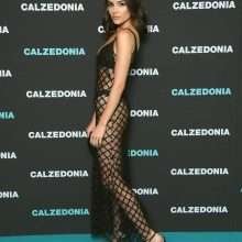 Olivia Culpo en petite culotte au Calzedonia Summer Show