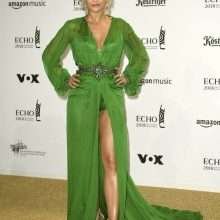 Rita Ora ouvre le décolleté aux Echo Music Awards