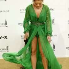 Rita Ora ouvre le décolleté aux Echo Music Awards