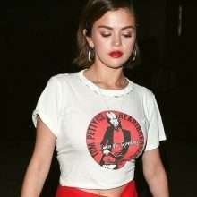 Selena Gomez dans une robe fendue à Hollywood