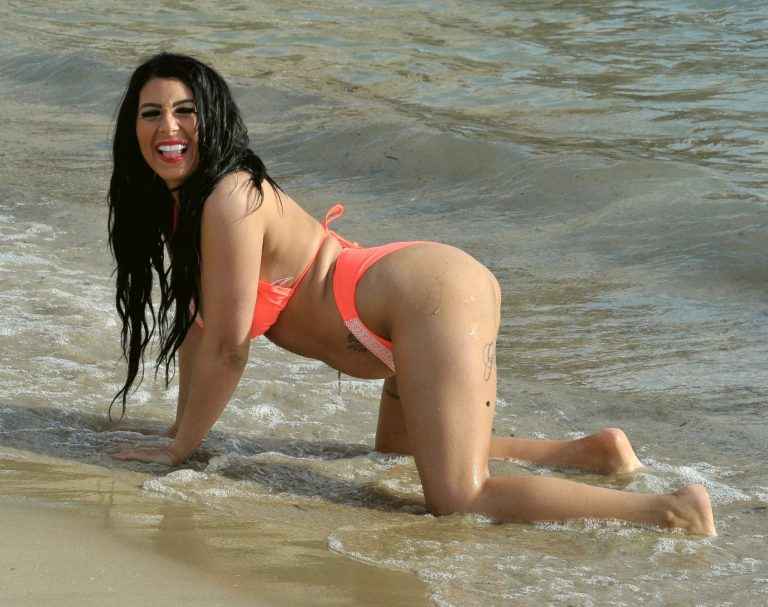 Simone Reed en bikini en Espagne