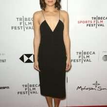 Sonya Balmores ouvre le décolleté au Festival du film de Tribeca